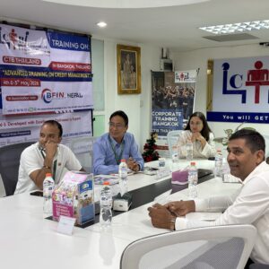 Participants at Handling Difficult Customers & Complaints training in Bangkok with CTB Thailand