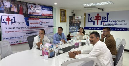 Participants at Handling Difficult Customers & Complaints training in Bangkok with CTB Thailand